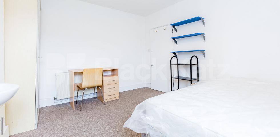 			MINUTES TO HAMPSTEAD HEATH!, 2 Bedroom, 1 bath, 1 reception Flat			 Mackeson Road, Belsize Park